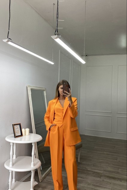 Костюм брючный 0211 оранжевый Continental Fashion