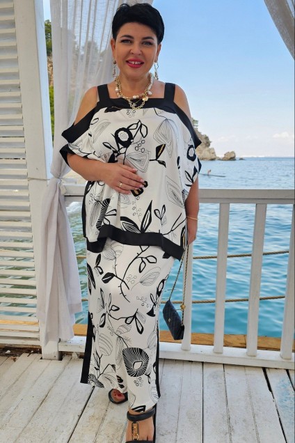 Костюм с юбкой 20493 цветы черный + белый Vittoria Queen