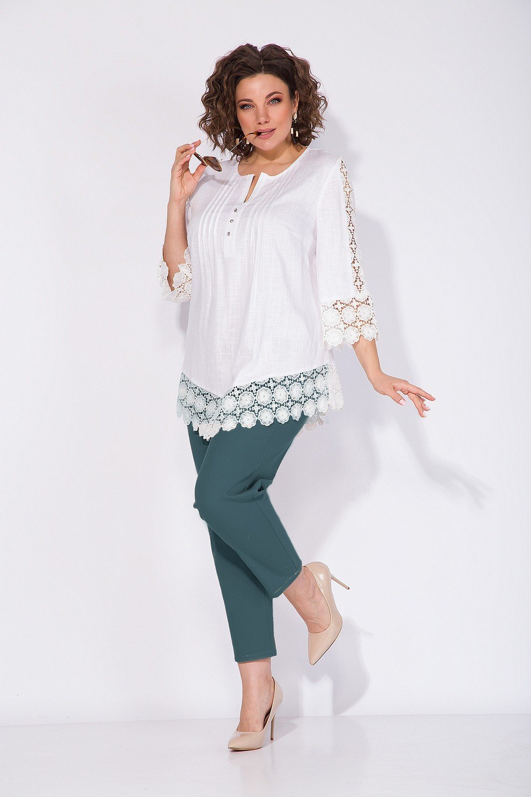 Брючный костюм на свадьбу женский на полных. Нарядные брючные костюмы для торжественных случаев для полных женщин. Костюм на свадьбу женский. Брючный костюм на свадьбу. Брючный костюм для полных девушек.