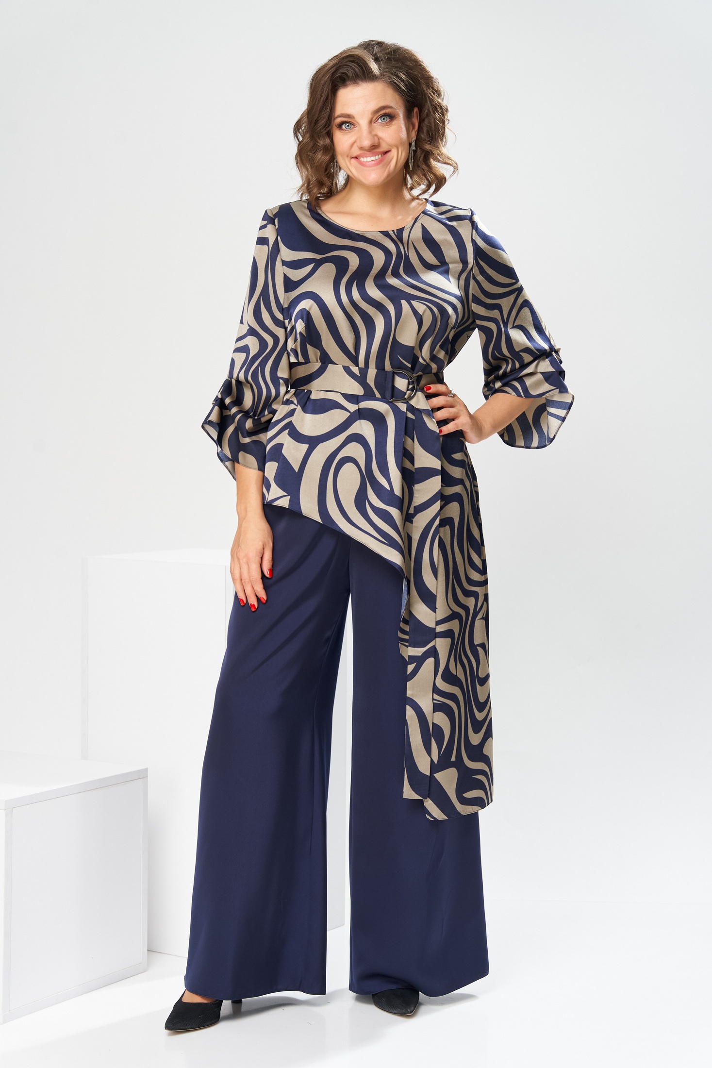 Костюм брючный 2-2750 дизайн + синий Romanovich style