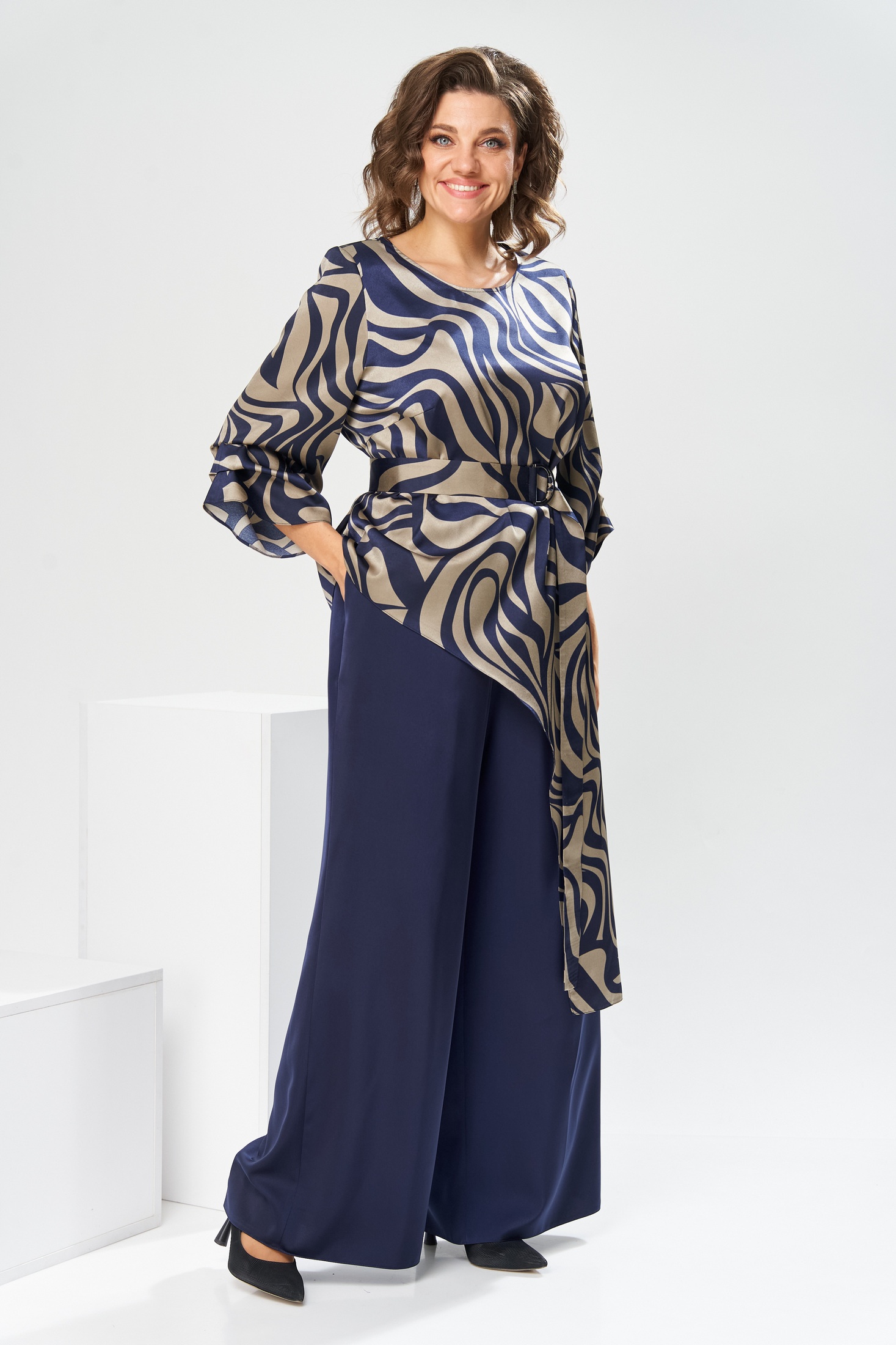 Костюм брючный 2-2750 дизайн + синий Romanovich style