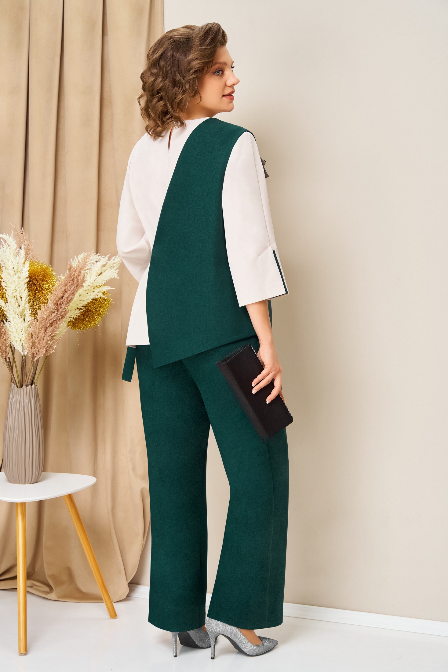 Костюм брючный 1455 бутылочно-зеленый VOLNA фото 2 Костюм брючный 1455 бутылочно-зеленый VOLNA фото 2