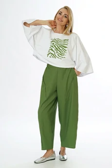 Костюм брючный 2565 молоко + зелень ALANI