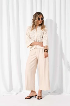 Костюм брючный 1118 молочный AMUAR