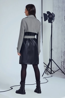 Плащ 099 черный Andrea Fashion