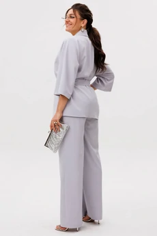 Костюм брючный 1672 сиреневый лео Anelli