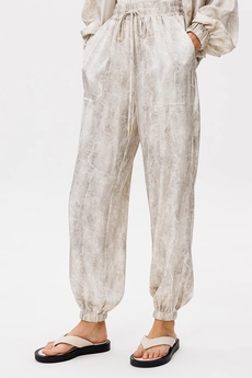 Костюм брючный 3068 BUTER