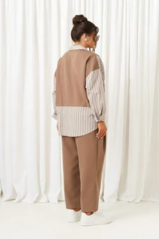 Костюм брючный 6439 миндаль + серая полоска Beautiful&Free