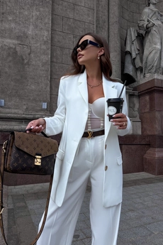 Костюм брючный 0210-1 белый Continental Fashion