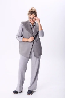 Костюм брючный 2107 серый Diamant