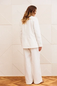 Костюм брючный 5377 молочный GIZART