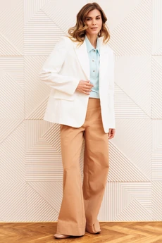 Костюм брючный 5377 молочный + мокко мусс GIZART