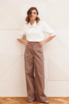 Костюм брючный 5383 молочный + капучино GIZART