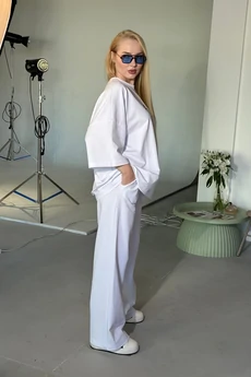 Костюм брючный 25ICY095 белый ICY Street