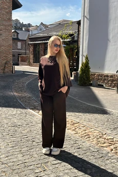 Костюм брючный 25ICY095 шоколад ICY Street