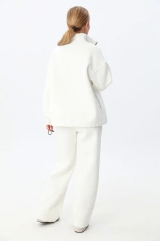 Костюм брючный 25ICY103М-4 молочный ICY Street