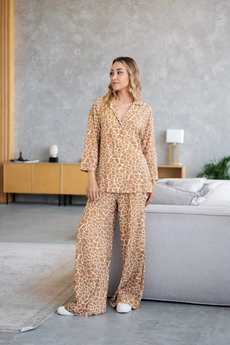 Костюм брючный 6033 бежевый + белый Ivera collection