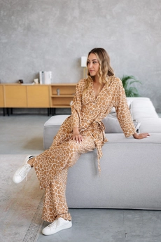 Костюм брючный 6033 бежевый + белый Ivera collection