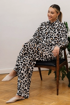 Костюм брючный 6060П черный + молочный Ivera collection