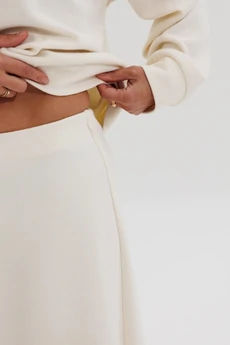 Костюм с юбкой 31014 молочный KOKOdea