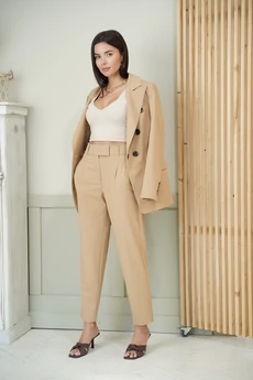 Костюм брючный 1584 кэмел LADIS LINE
