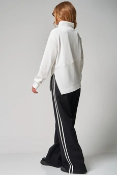 Костюм брючный 483 белый + черный LAIKONY