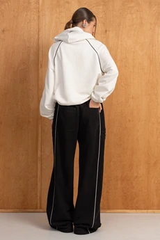 Костюм брючный 294 молоко + черный LUNA