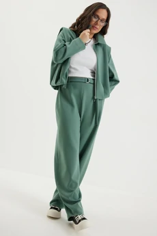 Костюм брючный 2694 зеленый Магия Моды