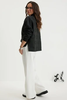 Костюм брючный 2696 черный + молочный Магия Моды