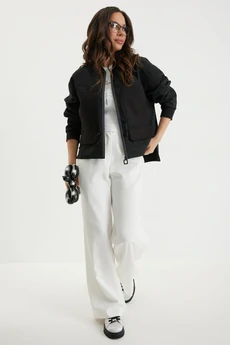 Костюм брючный 2696 черный + молочный Магия Моды