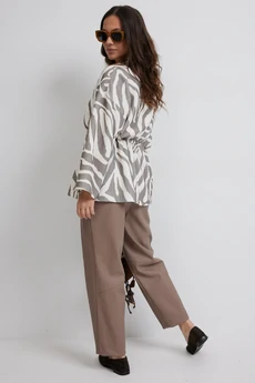 Костюм брючный 2698 коричневый + молочный Магия Моды