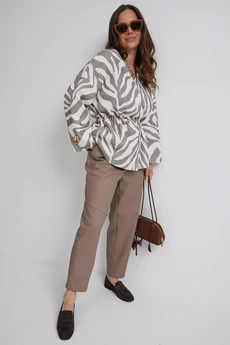 Костюм брючный 2698 коричневый + молочный Магия Моды