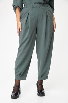 Костюм брючный 1355 зеленый графит Michel Chic