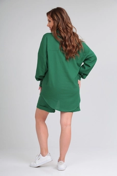 Костюм с шортами 1332 изумруд Michel Chic