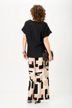 Костюм брючный 1384 песочно-черная графика Michel Chic