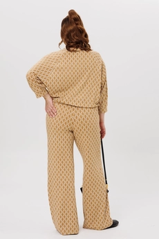 Костюм брючный 1403 экрю Michel Chic