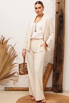 Костюм брючный 26-2924 молочный Мода-Юрс