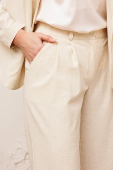 Костюм брючный 26-2924 молочный Мода-Юрс