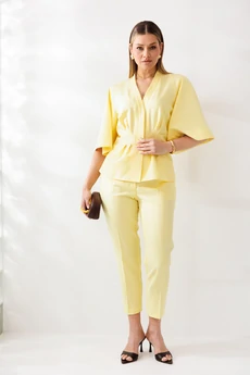 Костюм брючный 324 желтый Мублиз