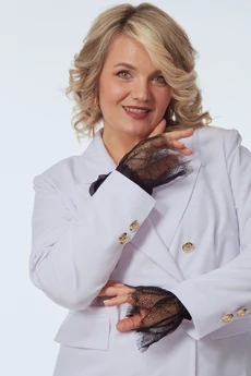 Костюм с юбкой 244-1 белый с черным OVERYOU