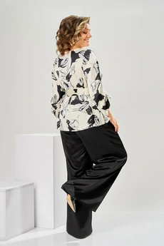 Костюм брючный 2-3010 белый + цветы Romanovich style