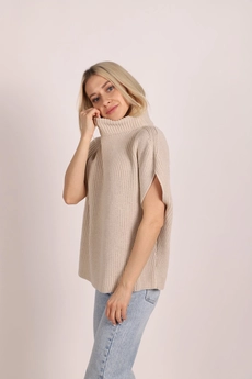 Жилет 3503 светло-бежевый Romgil