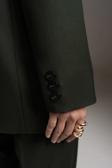 Костюм брючный 1311 зеленый SILVERSPICE