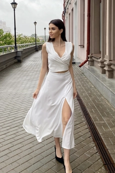 Костюм с юбкой 440 белый The Woman