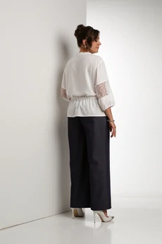 Костюм брючный 558 молочный + синий Zigzag Style