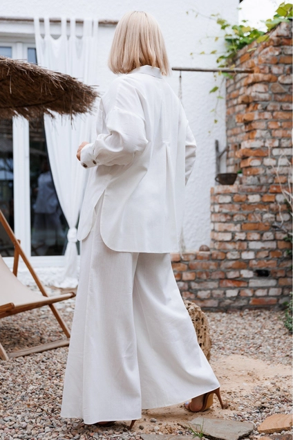Костюм брючный 975К белый Anastasia