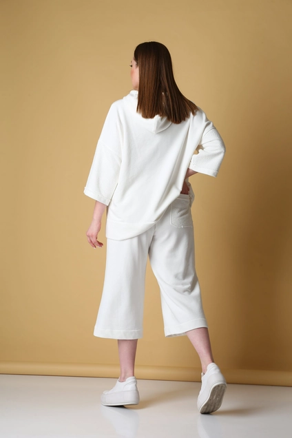 Костюм с шортами 2265 белый BLISS