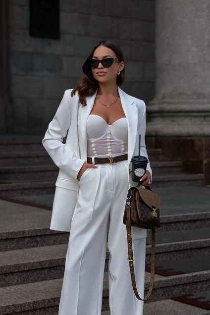 Костюм брючный 0211 белый Continental Fashion