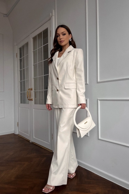 Костюм брючный 1210-2 молочный Continental Fashion