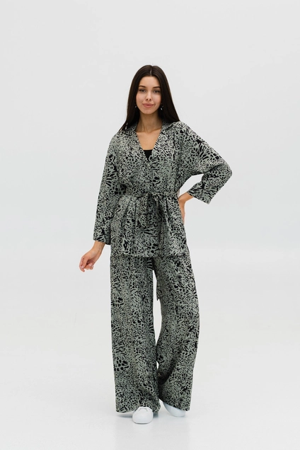 Костюм брючный 6033 хаки Ivera collection